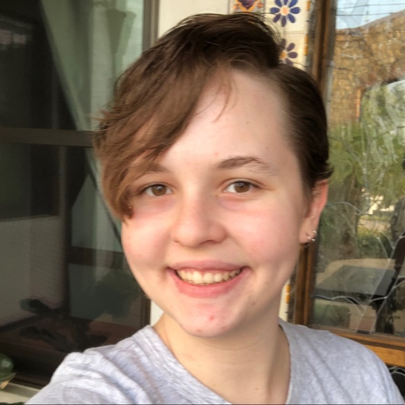 Meet your Posher, Ellie - Picture 1 of 7